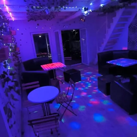 Cunami Kucica Sa Bazenom Daire *